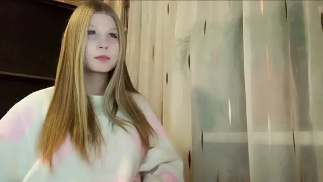 Snapshot of MilliLiss chatting on 14, 12, 2025 MilliLiss online show from 14, 12, 2025