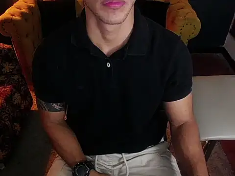 Snapshot of tayler_luke chatting on 18, 12, 2025 tayler luke online show from 18, 12, 2025