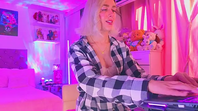 Snapshot of MadamBarbiee chatting on 13, 12, 2025 MadamBarbiee online show from 13, 12, 2025