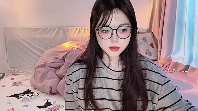 Snapshot of -Angela chatting on 26, 11, 2025 -Angela online show from 26, 11, 2025