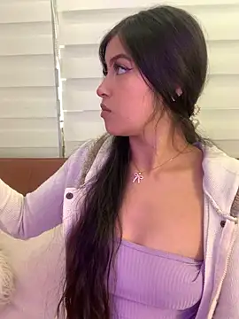 Snapshot of KyliePinkk_ chatting on 4, 12, 2025 KyliePinkk online show from 4, 12, 2025