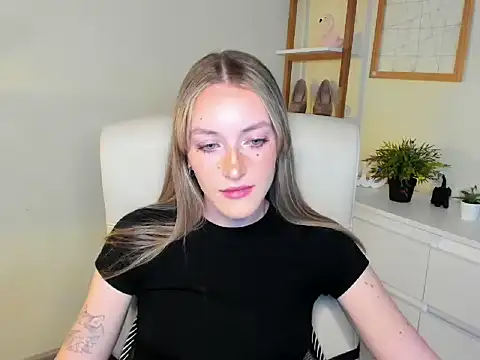 EvelynBlond online show from 21, 11, 2025