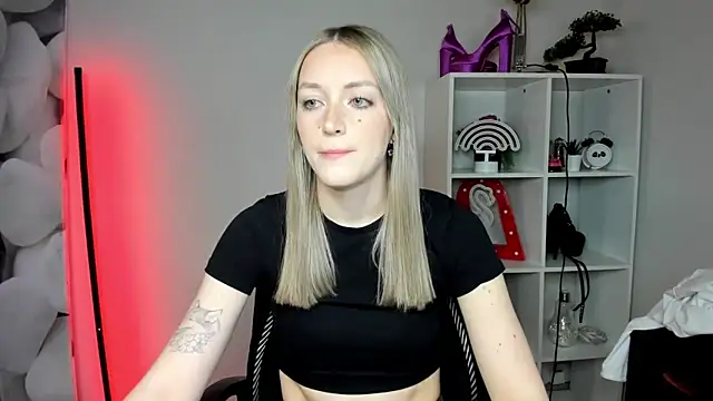 EvelynBlond online show from 18, 2, 2026