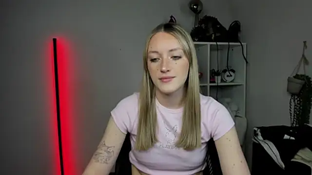 EvelynBlond online show from 3, 4, 2026