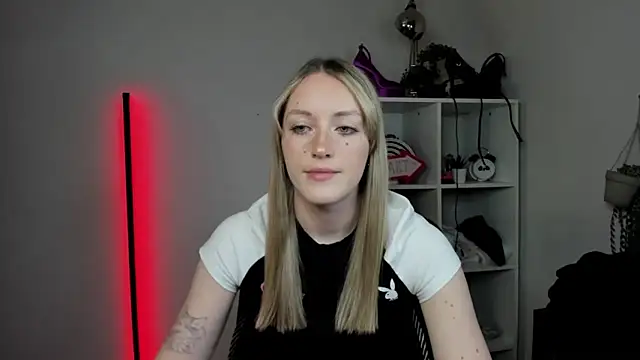 EvelynBlond online show from 7, 4, 2026