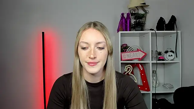 EvelynBlond online show from 15, 5, 2026