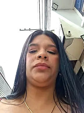 Snapshot of Layla-daring chatting on 5, 12, 2025 Layla-daring online show from 5, 12, 2025