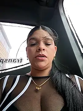 Layla-daring online show from 5, 3, 2026