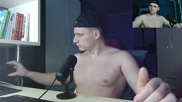 Snapshot of Poliglotjoe1 chatting on 4, 12, 2025 Poliglotjoe1 online show from 4, 12, 2025