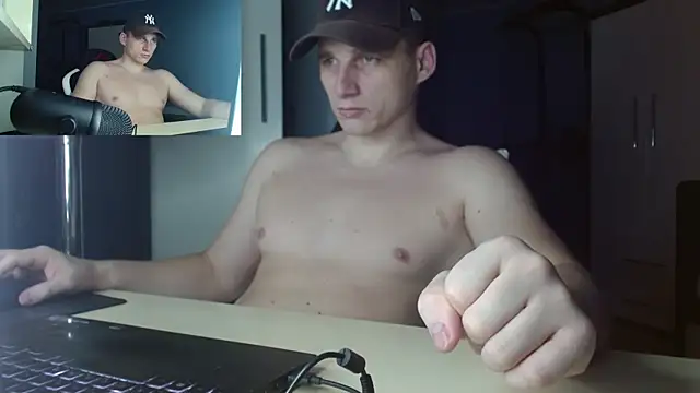 Snapshot of Poliglotjoe1 chatting on 16, 12, 2025 Poliglotjoe1 online show from 16, 12, 2025