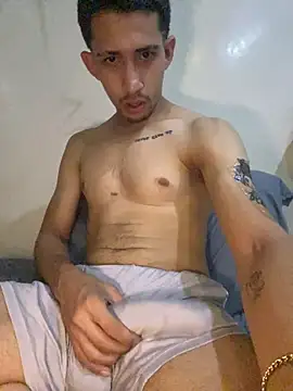 Snapshot of charlie_bass chatting on 27, 11, 2025 charlie bass online show from 27, 11, 2025