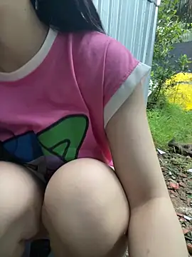 Snapshot of XndSeraphina chatting on 4, 12, 2025 XndSeraphina online show from 4, 12, 2025