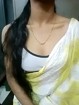 Snapshot of Roja__ chatting on 4, 12, 2025 Roja online show from 4, 12, 2025