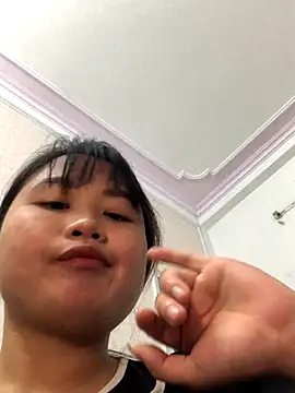 Snapshot of dovia-ba chatting on 4, 12, 2025 dovia-ba online show from 4, 12, 2025