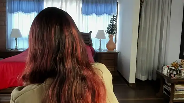 Charlotte-Willson online show from 21, 12, 2025