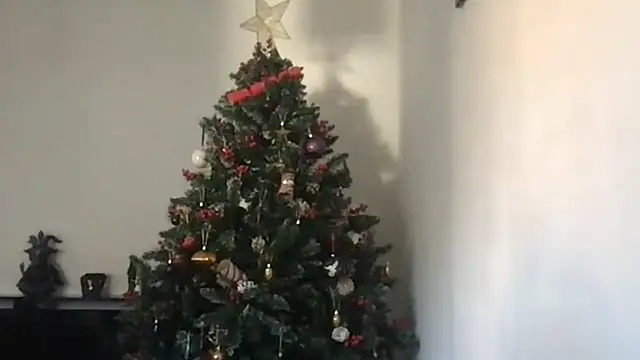 Snapshot of LittlemissjuicyJ chatting on 2, 12, 2025 LittlemissjuicyJ online show from 2, 12, 2025