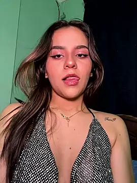 Snapshot of _Sweetlove_ chatting on 17, 12, 2025 Sweetlove online show from 17, 12, 2025