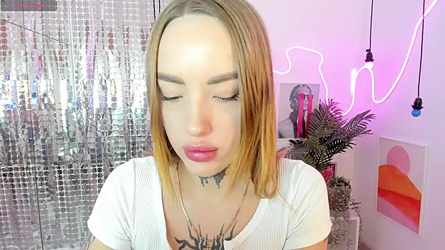 MarquiseMuse online show from 2, 12, 2025