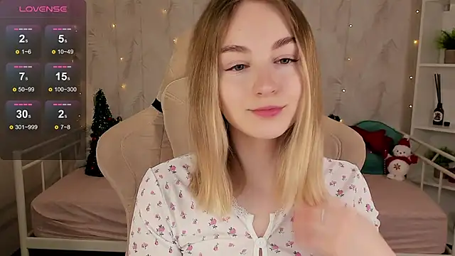 Snapshot of Shy_Polly chatting on 15, 12, 2025 Shy Polly online show from 15, 12, 2025