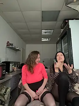 Snapshot of VaryaRose chatting on 14, 12, 2025 VaryaRose online show from 14, 12, 2025