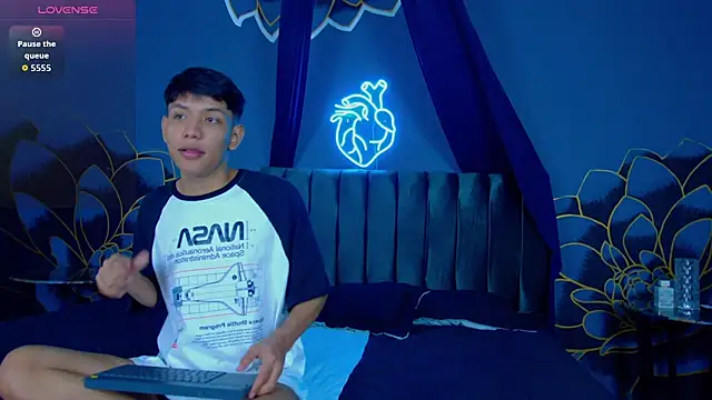 Snapshot of Liam_Sinclair chatting on 1, 12, 2025 Liam Sinclair online show from 1, 12, 2025