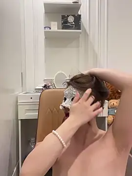 Snapshot of Queen-of-Love chatting on 4, 3, 2026 Queen-of-Love online show from 4, 3, 2026