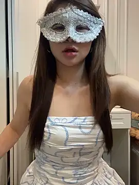 Snapshot of Queen-of-Love chatting on 8, 4, 2026 Queen-of-Love online show from 8, 4, 2026