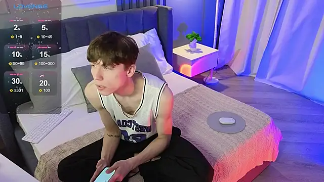 Snapshot of cuMte_boy chatting on 24, 11, 2025 cuMte boy online show from 24, 11, 2025