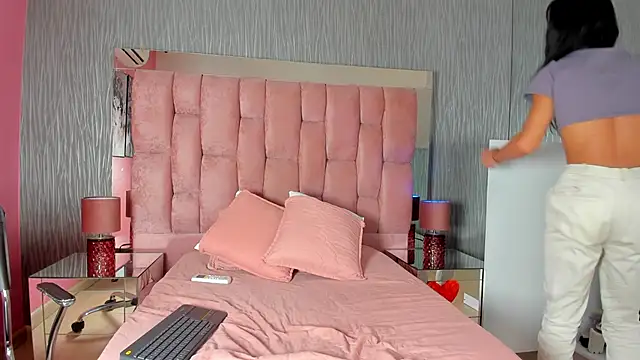 Snapshot of Fernanda_Thail chatting on 28, 11, 2025 Fernanda Thail online show from 28, 11, 2025