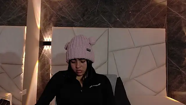 Snapshot of mia_violet8 chatting on 26, 11, 2025 mia violet8 online show from 26, 11, 2025