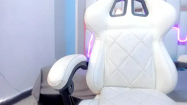 Snapshot of mask_red_girl chatting on 5, 2, 2026 mask red girl online show from 5, 2, 2026