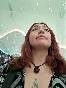 Snapshot of Eveeelyn25 chatting on 21, 12, 2025 Eveeelyn25 online show from 21, 12, 2025