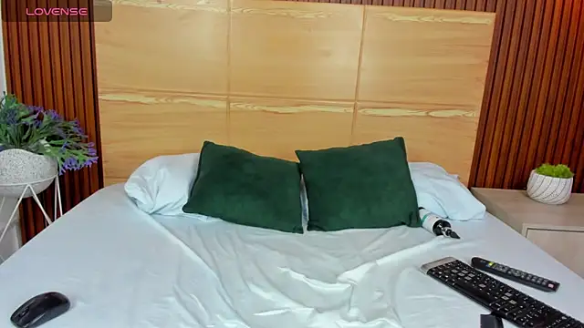 Snapshot of samantha_loughty chatting on 14, 12, 2025 samantha loughty online show from 14, 12, 2025