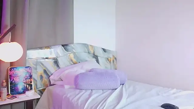 Snapshot of EmmaDembers chatting on 2, 12, 2025 EmmaDembers online show from 2, 12, 2025