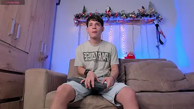 Snapshot of steveen_universe28 chatting on 27, 11, 2025 steveen universe28 online show from 27, 11, 2025