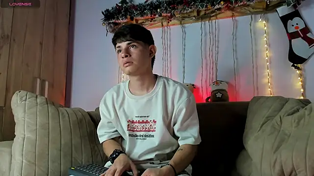 Snapshot of steveen_universe28 chatting on 16, 12, 2025 steveen universe28 online show from 16, 12, 2025