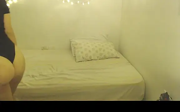 Snapshot of Renata_Honey chatting on 5, 12, 2025 Renata Honey online show from 5, 12, 2025