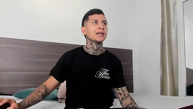 Snapshot of Andrew_sanders68 chatting on 4, 12, 2025 Andrew sanders68 online show from 4, 12, 2025