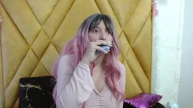 Snapshot of CandySwan chatting on 18, 12, 2025 CandySwan online show from 18, 12, 2025