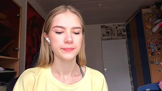 Snapshot of JesicaMortensen chatting on 3, 12, 2025 JesicaMortensen online show from 3, 12, 2025