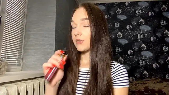 Snapshot of YahairaDuracher chatting on 4, 12, 2025 YahairaDuracher online show from 4, 12, 2025