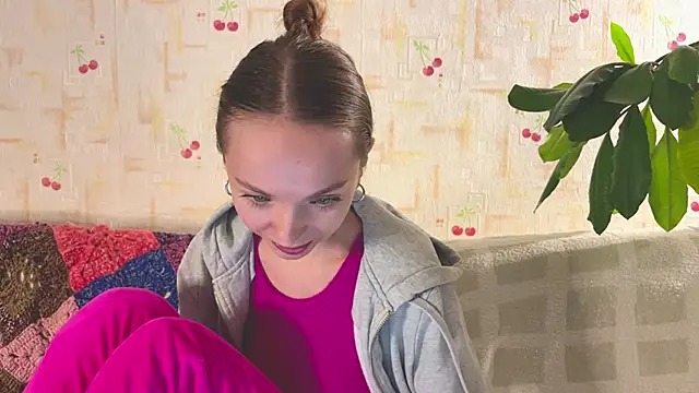 Snapshot of PaulaTisch chatting on 2, 12, 2025 PaulaTisch online show from 2, 12, 2025