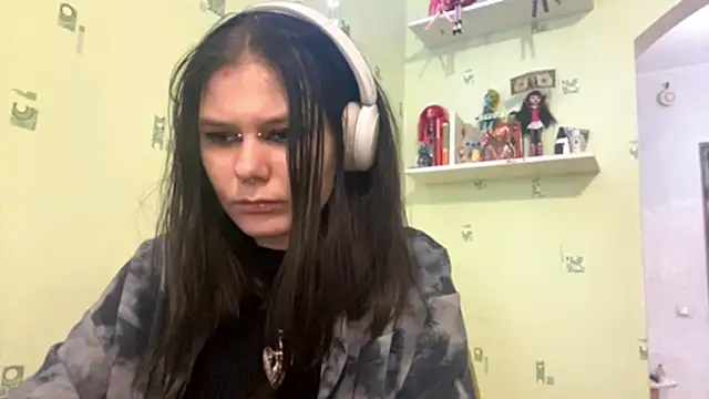 Snapshot of TraceeSchutt chatting on 4, 12, 2025 TraceeSchutt online show from 4, 12, 2025