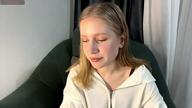 Snapshot of Alice_meow15 chatting on 15, 12, 2025 Alice meow15 online show from 15, 12, 2025