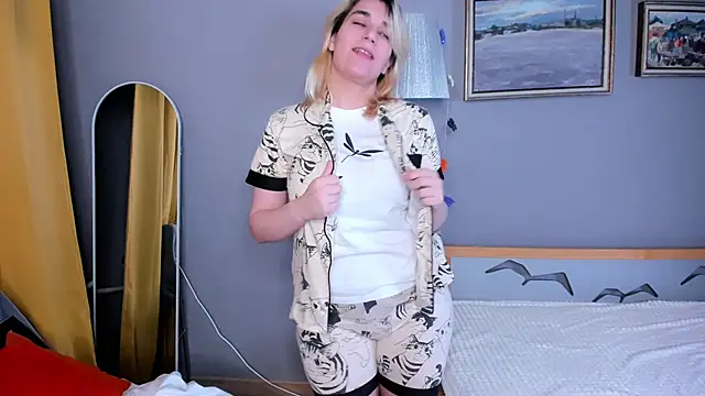 Snapshot of TideLunar chatting on 5, 12, 2025 TideLunar online show from 5, 12, 2025