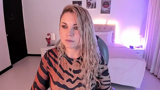 Snapshot of Violeta_Hotter chatting on 24, 11, 2025 Violeta Hotter online show from 24, 11, 2025