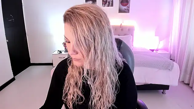 Snapshot of Violeta_Hotter chatting on 27, 11, 2025 Violeta Hotter online show from 27, 11, 2025