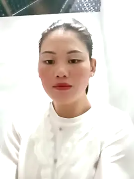 Snapshot of lynae-0 chatting on 4, 12, 2025 lynae-0 online show from 4, 12, 2025