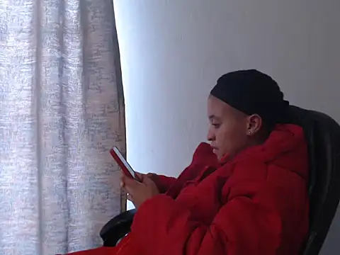 Snapshot of Yellowkitten95 chatting on 14, 12, 2025 Yellowkitten95 online show from 14, 12, 2025