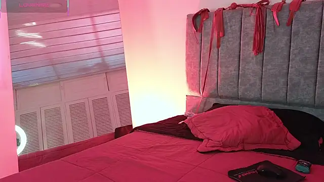 Snapshot of KasandraGrant chatting on 13, 12, 2025 KasandraGrant online show from 13, 12, 2025